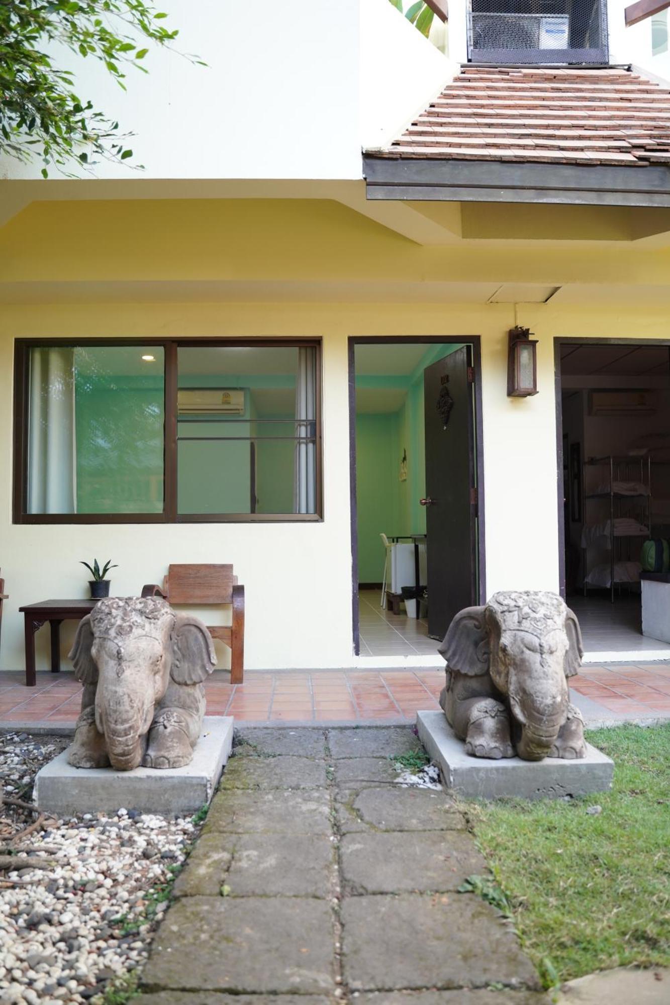Elegant Lanna Guesthouse 치앙마이 외부 사진