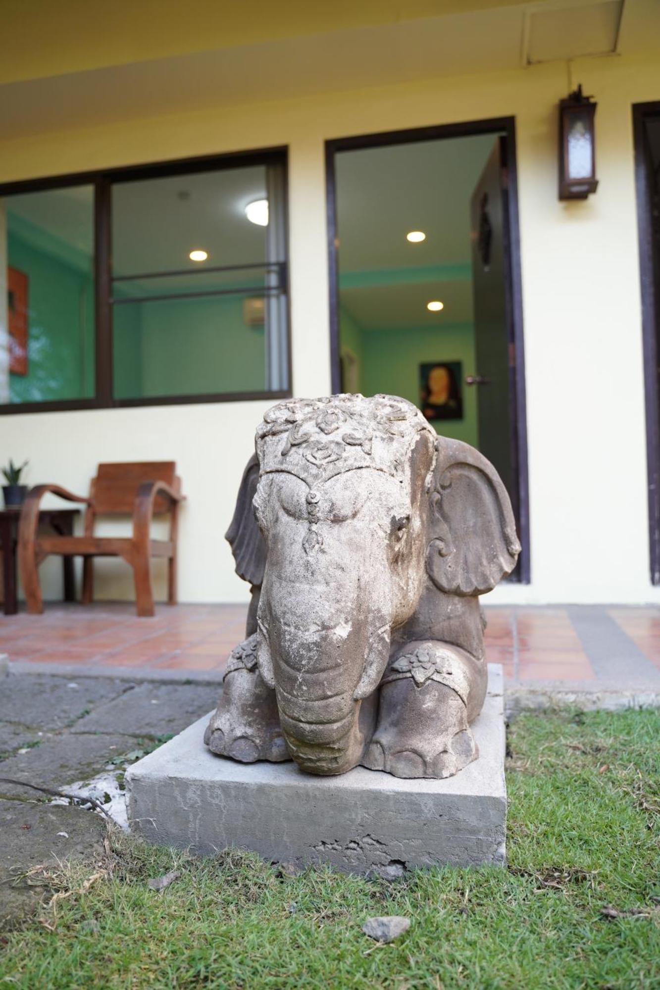 Elegant Lanna Guesthouse 치앙마이 외부 사진